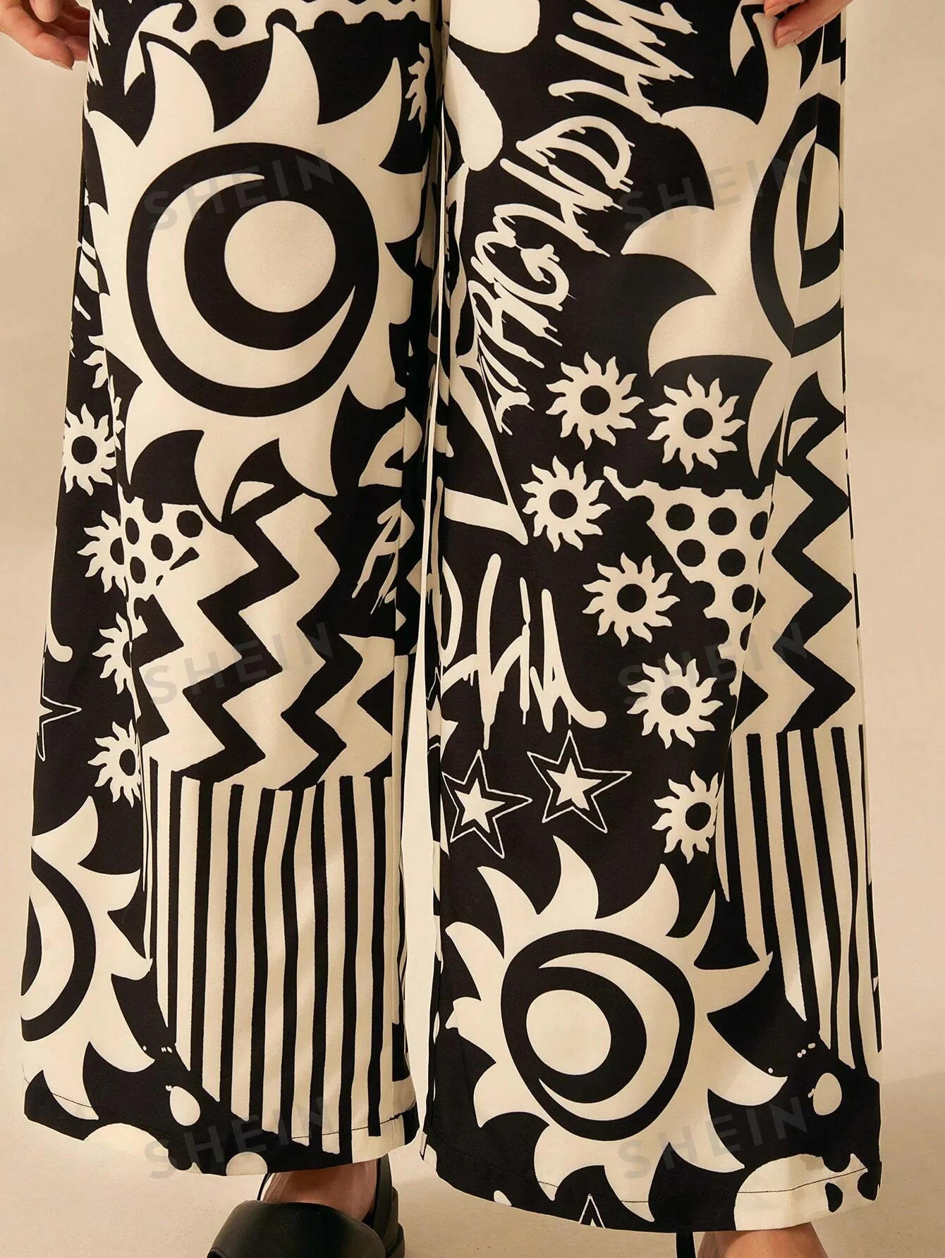 CAJUNI Sun And Star Printed Large Pockets Long-Strap Jumpsuit